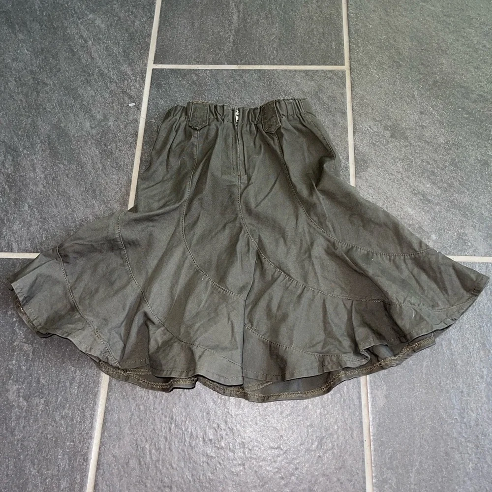 Girls Ruffle Skirt Size 4 - Picture 3 of 6